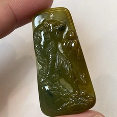 君遇 A貨翡翠 糯冰種威黃上山虎虎牌 吊墜, 1個