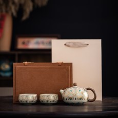 DIU 新品文創黃汝窯敦煌鳳翎西施壺茶具套裝整套商務公司高檔禮品, 1個, 黃汝窯敦煌鳳翎一壺兩杯寶相花禮盒套裝:如圖