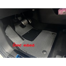 娜娜汽車 T33 X-TRAIL 專用 仿炭纖 防水 黃金海馬腳踏墊, 國產輕油電