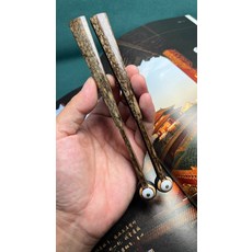 梅鹿竹摺扇 蠟底白花 梅花指紋 兩面對稱 和尚頭 白牛角鳥眼釘, 如圖所示, 1個