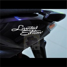 光陽三陽山葉鈴木機車貼紙摩托車貼側板貼競賽賽道跑車趴賽機車擋泥板貼紙改裝裝飾防水車貼土除貼雷霆勁戰BWS, 黑色, 1個