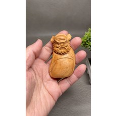 北太行 崖柏 鍾馗手把件, 如圖所示, 1個