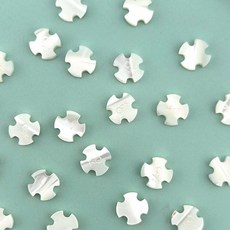 비즈톡 [JG-04-05]자개십자가 크로바십자가 10mm 화이트 바다패 (Xp음각)