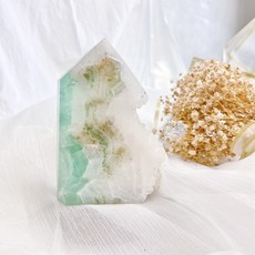 紅66 螢石片，厚實感大方型晶體，附贈展示支架, 1個