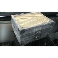 鋁製手錶收納盒 銀色 附柔軟內襯 堅固耐用 尺寸12x9x6.5公分