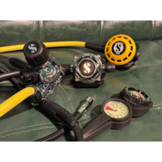 SCUBAPRO MK25 EVO / A700 頂級水肺調節器組，含 R195 二級頭與備用二級頭，附壓力錶與羅盤，2年保固, 黑色,銀色,黃色, SCUBAPRO MK25 evo 一級頭  SCUBAPRO A700 二級頭  SCUBAPRO R195 備二  SCUBAPRO 二用錶