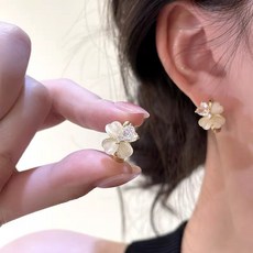 NXNA 18K 골드 네잎클로버 귀걸이 하트 캣츠아이 이어링 럭키 럭셔리 트렌디 뉴 심플 패션 스타일 도금 액세서리 선물용 CS-ED053