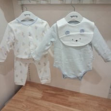 아가방 초특가세 ~[선물추천]내의세트+바디수트+턱받이~ 4종세트~ 신생아/출산/100일~선물추천~~ 부드러운 파스텔 컬러의 곰돌이들~ 다다익선 실내복 2종에~ 유용한 턱받이까지~~
