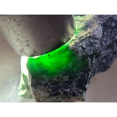瓜地馬拉翡翠原石 七彩墨翠料 適合製作牌子戒面 589克, 1個