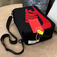 臺灣出貨新款爆款籃球鞋透氣便攜式足球旅行手提包飛人鞋袋收納健身手拿包, 黑紅多功能斜挎款, 1個