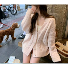 레이디 매직(lady magic) 여성 보송보송 브이넥 꽈배기 펀칭 니트 가디건