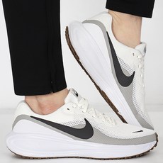 나이키 남성 운동화 로드러닝화 레볼루션 8 WIDE