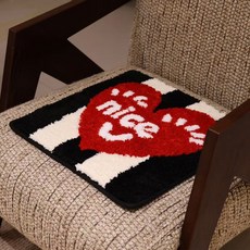 해피유통 실내방석 러그 귀여운 하트 디자인 푹신한 좌식 쿠션 FOREVER LOVE 문구, 40*40센티미터., 2