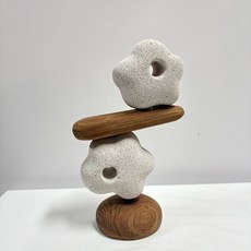 砂岩抽象藝術擺件 泰國藝術家作品 雲朵造型 柚木底座, 砂岩抽象藝術雕塑W18.5*H31cm