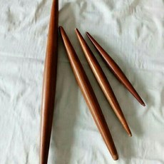 梨木兩頭尖麪杖, 長23釐米中間粗2.6釐米太短, 1個