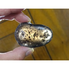 §能量礦石§ 印尼隕石河川滾石拋光 Agni Manitite 火山玻璃 62.82克 俗稱印尼天狼星 烈火石 黑曜, 1個