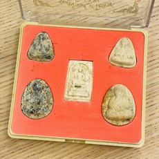 龍婆咪聖水系列佛牌套組 (2539-2551年), 1個