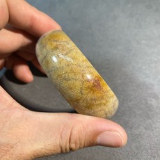 千客萬來 珊瑚玉手鐲, 1個