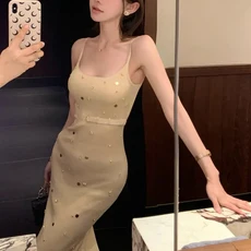 쿠쿠스토어 뒷면 슬릿과 비즈 장식이 있는 우아한 니트 드레스 프렌치 스타일 비너스 여신 작은 향수 네일, 02 Milk Tea Gold, 01 M