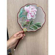 非遺蘇繡手工團扇 雙面牡丹刺繡 宋錦包邊 真絲繡面 紅木柄, 如圖所示, 1個