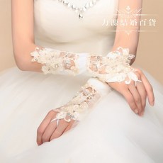 一生一世 鏤空蕾絲縫珠手套，精緻蕾絲，柔軟縫珠，寶寶時尚配件，兩色可選