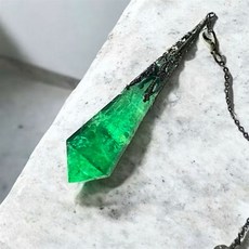 綠曜之光 祖母綠螢石靈錐項鍊 專業品牌水晶靈擺 能量平衡 提升直覺 綠色系時尚吊墜, 1個, 祖母綠螢石靈擺