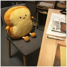 식빵쿠션 의자 책상 침대 푹신한 토스트모양 쿠션베개 애착인형 대형 웃는빵 40cm