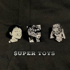 $uper Toys 伊藤潤二 恐怖 徽章 胸章 別針, 1個, 另一位女森