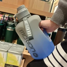 빨대 포함 스포츠 물병 대용량 피트니스 체중계 그라디언트 주전자 야외 플라스틱 휴대용 물병 2.4 리터, 01 2.4L, 02 grey