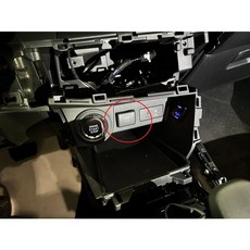 車之房 2023 YARIS CROSS 專用 原廠預留孔 掀蓋式USB充電器 2.1A