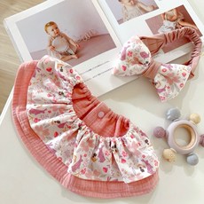 Lianne baby 花間粉兔 荷葉圍兜 & 寶寶髮帶 彌月禮盒, 1個, 禮盒包裝兩件組（荷葉圍兜+髮帶）