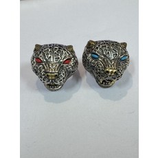 獨特豹頭造型戒指，精緻雕刻寶石點綴，展現個人風格與品味