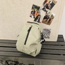 旅遊小型輕便揹包新款登山包旅行休閒戶外大學生簡約雙肩包書包, 淺綠色+掛件