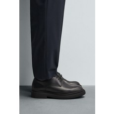 볼륨감 있는 밑창이 돋보이는 자라 가죽 슈즈 - 블랙 73758