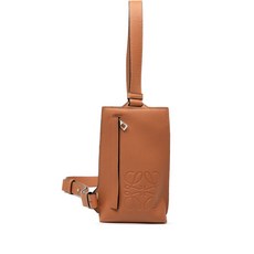 로에베 중고 2000-2020 소프트 그레인 카프스킨 버티컬 T 포켓 크로스 백