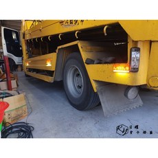 RY日耀貨卡燈藝 三合一同步版車邊燈、側燈、照輪燈、方向燈、小燈、角燈, 24V黃色帶支架, 黃色