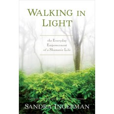 (英文圖書)Walking in Light: The Everyday Empowerment of a Shamanic Life 平裝版, St. Martin's Essentials / S..., 英文