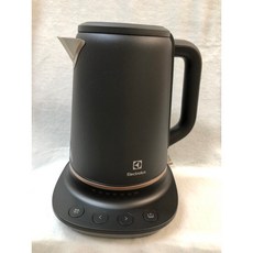 伊萊克斯快煮壺E7EK1-60BP，304不鏽鋼內膽，快速加熱，多重安全保護, 1個, Black, 1.7L