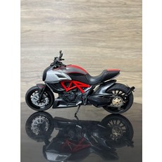 杜卡迪魔鬼1:12比例華一合金模型摩托車經典黑細節再現精緻版, 1個