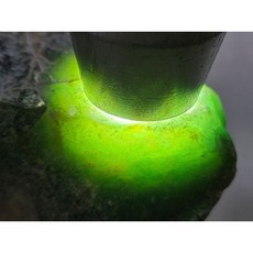 瓜地馬拉七彩翡翠原石 危料瓜料脫砂發黑 冰種賭石 適合製作牌子戒面 約200克, 1個