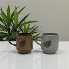 분청 나뭇잎 조각 도자기 머그컵 300ml 감성 홈카페 커피잔 커플 선물, 그레이, 1개