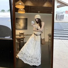 정교한 펀칭 디테일의 코바늘 레이스 롱 스커트 2025년 여름/가을 단색 롱 스커트
