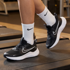 나이키 여성 주니어 코스믹러너 데일리 발편한 쿠션 러닝화 헬스 워킹 트레이닝화 가벼운 운동화 슈즈케이스세트