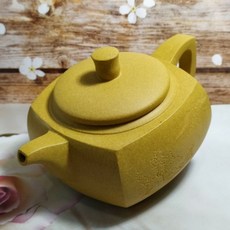 紫玉金砂 原礦段泥天圓地方壺，雙面陶刻山水，12孔出水，290cc珍藏茶壺, 1個