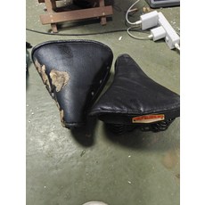 老上海 自行車鞍座 皮面 帶彈簧, 如圖所示, 1個
