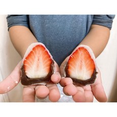 궁전떡집 딸기모찌10개 딸기시배지에서 매일아침 밭에서 받아온 싱싱한 딸기와 국내산찹쌀100%로 완성된 달달한 딸기생찹쌀떡, 65g, 10개