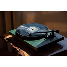 沐耳 Pro-Ject 黑膠唱盤 Debut EVO 2 平光軍綠色版本：限量升級霧面壓克力轉盤, 平光軍綠色
