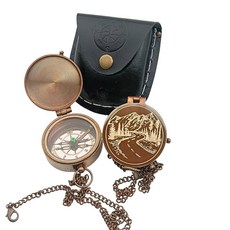 가죽 케이스에 새겨진 수제 빈티지 황동 산과 도로 나침반 남성용 앤티크 각인 선물 그를 위한 수집품 추수감사절 크리스마스 휴일에 이상적입니다, 1개