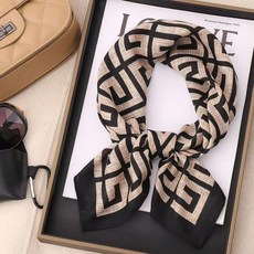 羊毛羊絨圍脖披肩，磁吸三角護頸圍巾，秋冬季新款高級感絲巾脖子方巾