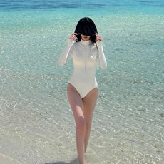 新款高領連體泳衣女長袖速幹防曬UPF5+潛水服水母衣三亞浮潛衝浪